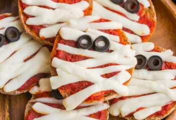 Mummy Cheese Pizza Bagels