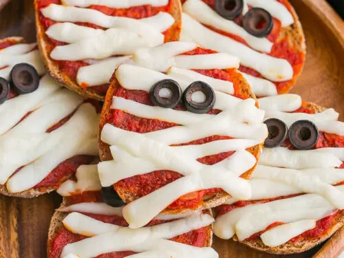 Mummy Cheese Pizza Bagels